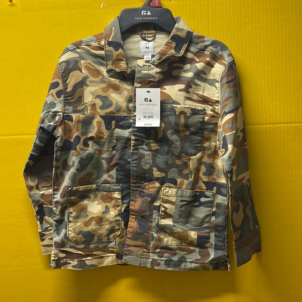 Free Assembly Camouflage button down jacket. New with tags. Kids size 8(M)